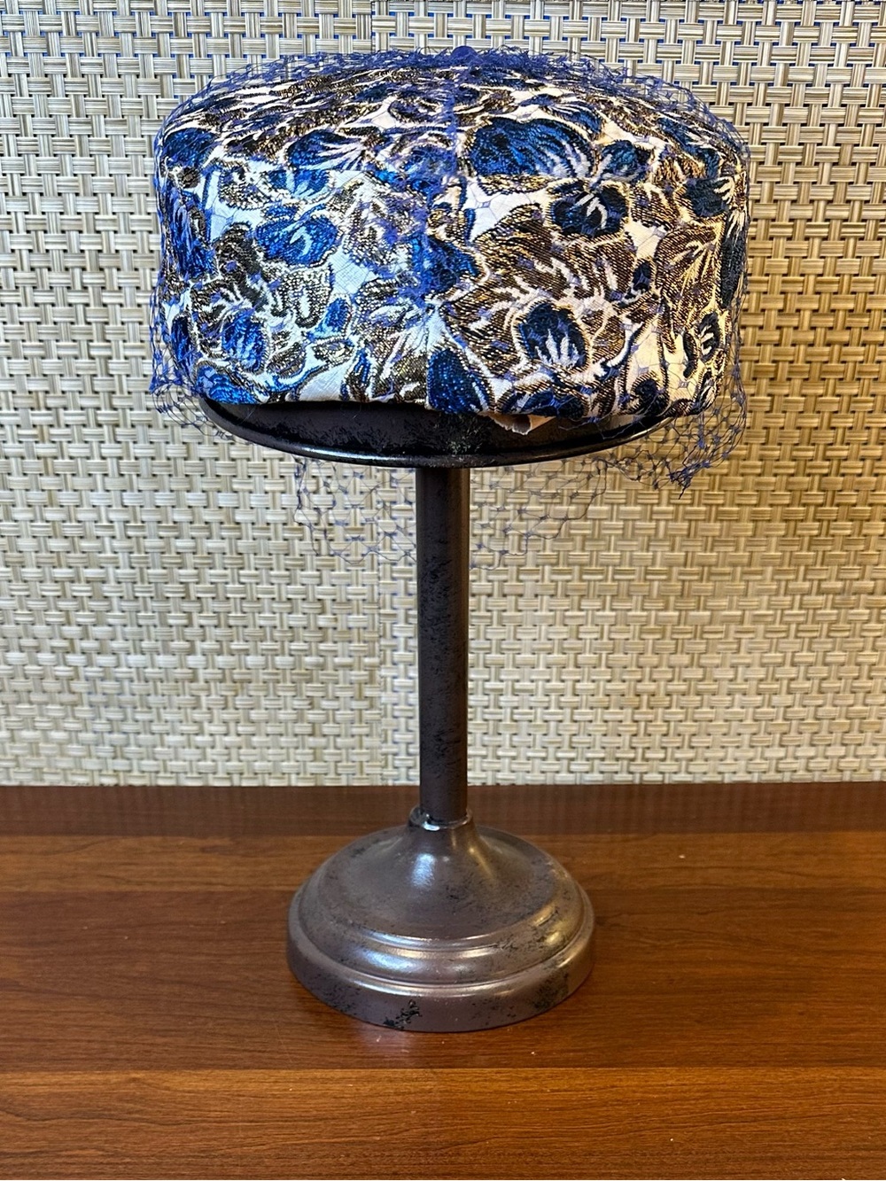 VTG 1950s–1960s Modern Miss Blue & Gold Brocade Pillbox Cocktail Hat with Veil - Picture 5 of 10